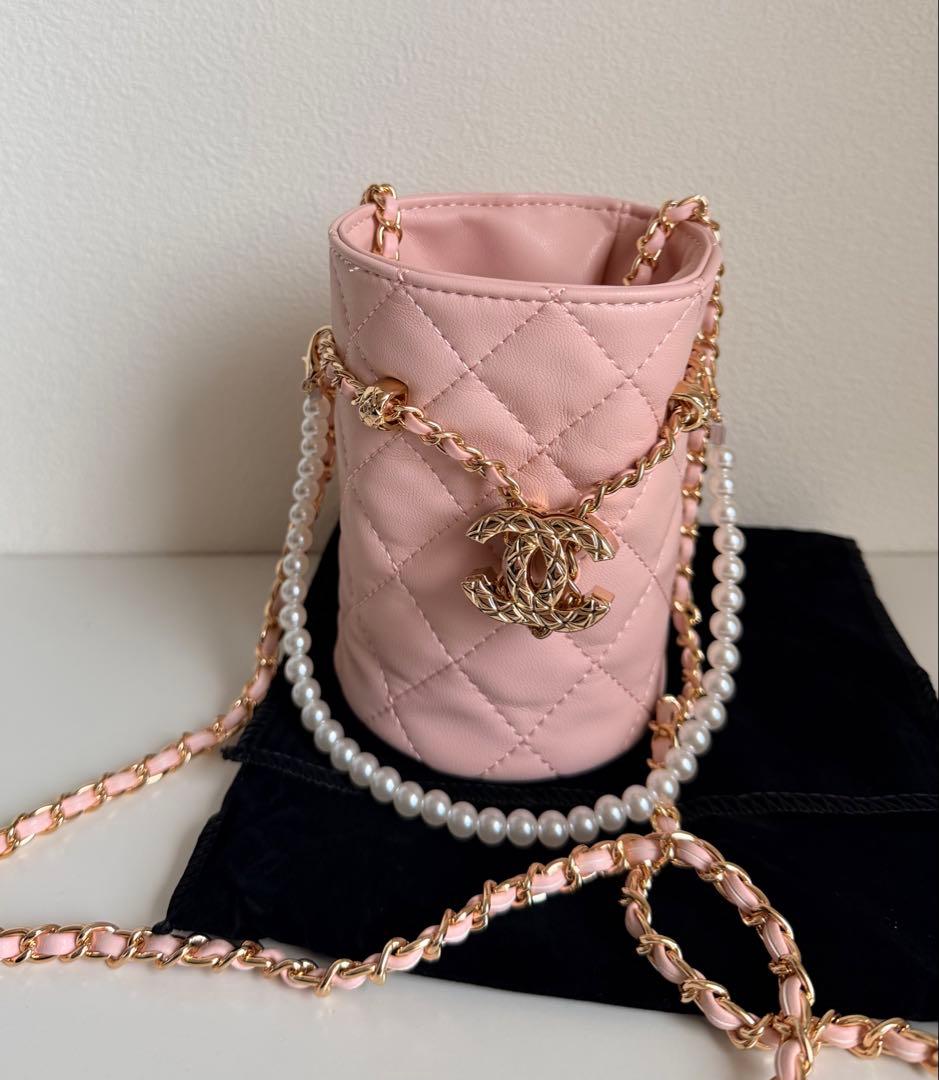 CHANEL ブラック ノベルティ レザー ショルダーバッグ ピンク - メルカリ