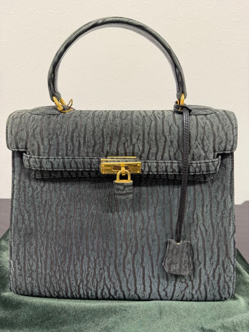 ★未使用級★ JRA認定 アザラシ本革 ハンドバッグ 鍵付き 高級感漂う逸品♪ ☆未使用級☆ JRA認定 アザラシ本革 ハンドバッグ 鍵付き 高級感漂う