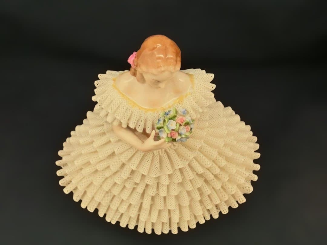 ジッツェンドルフィン』レース・フィギュリンH.24cm - メルカリ