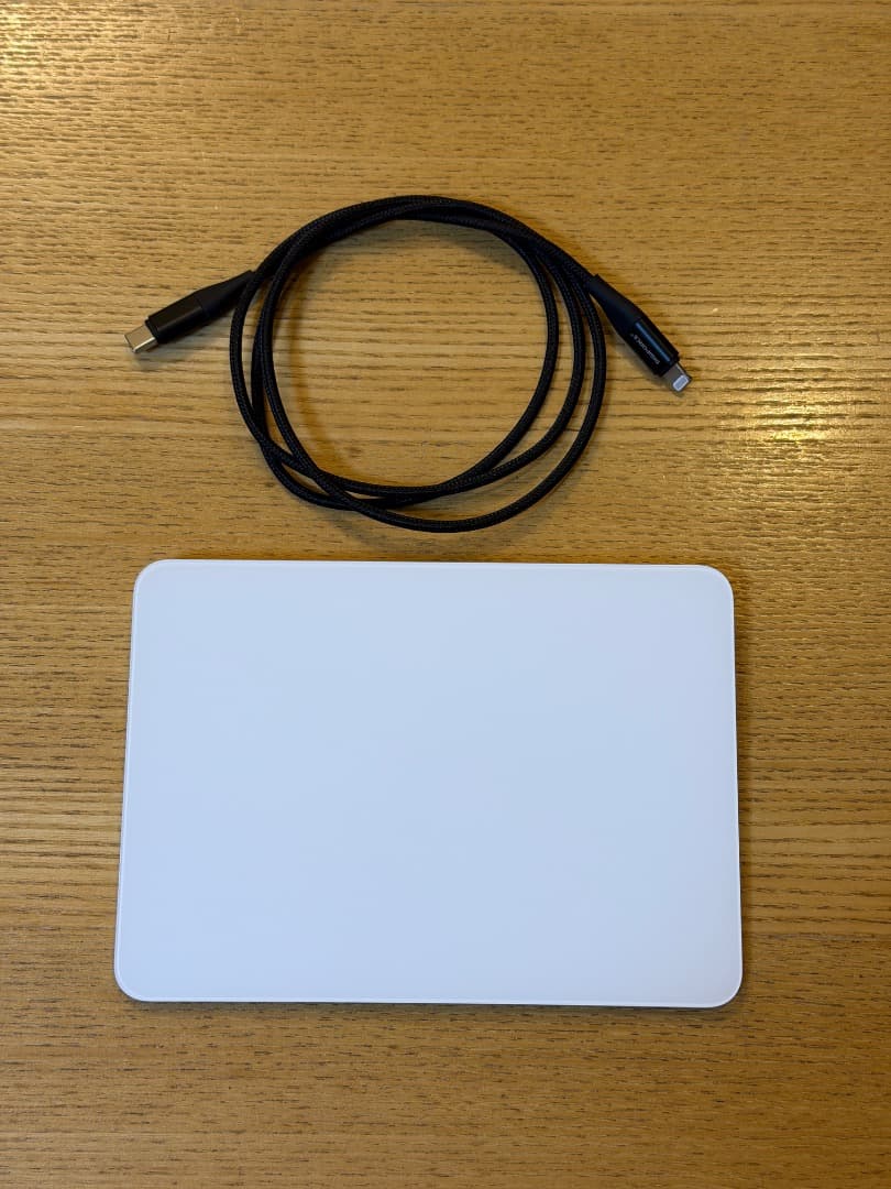 Apple Magic Trackpad 2 A1535 ホワイト ケーブル付き A1535) Apple Magic Trackpad 2 (Silver/White) - MJ2R2LL/A