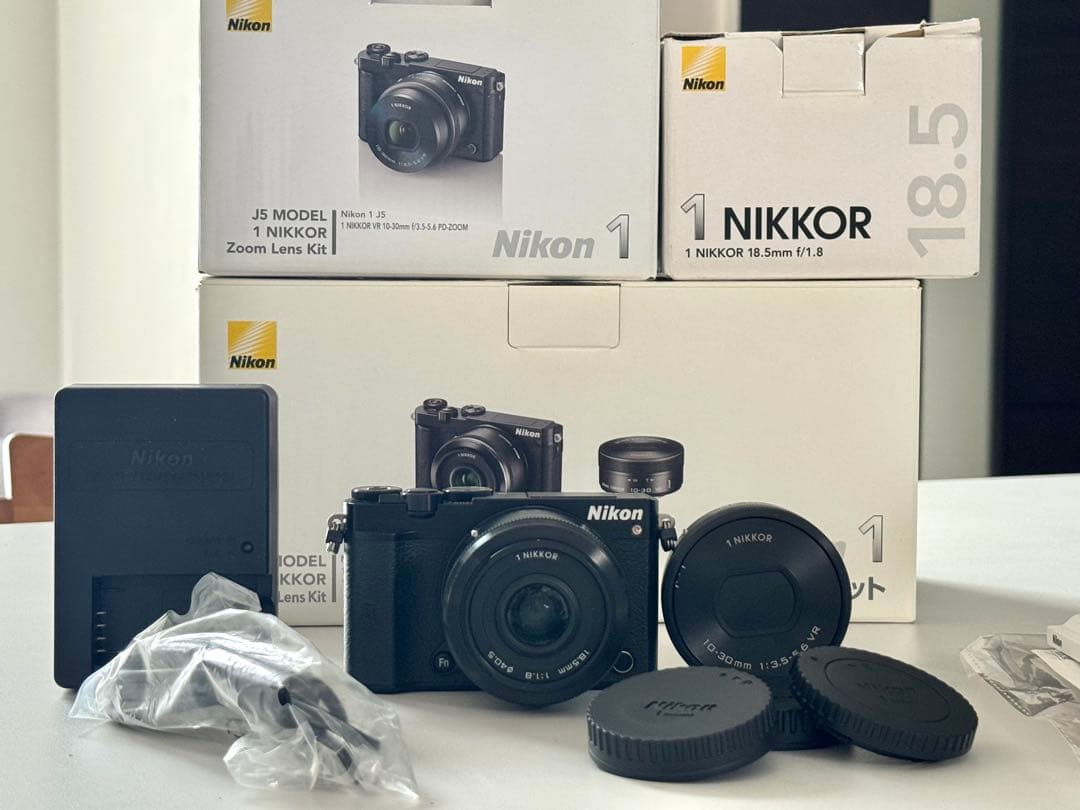 【美品】Nikon 1 J5 ブラック ダブルレンズキット《撮影数494回》