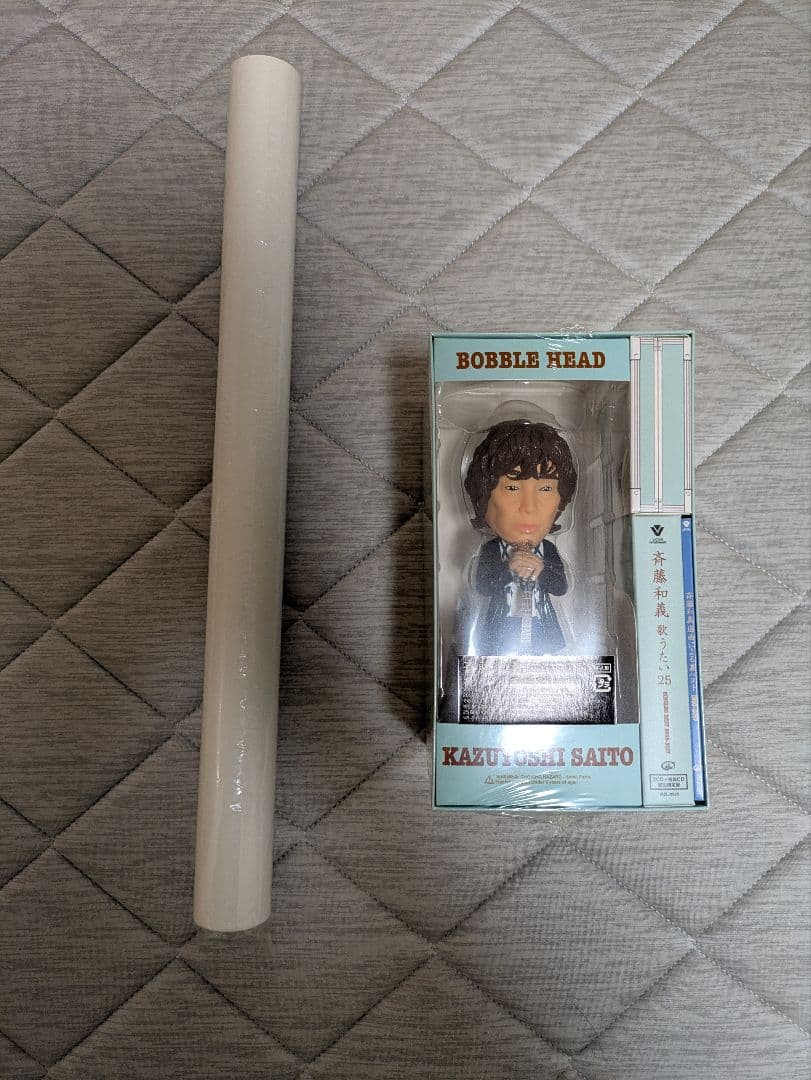 斉藤 和義】 歌うたい25 (バブルヘッド人形＋ほぼ等身大ポスター)③