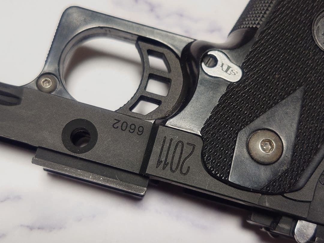 STI 2011 ミドルフレーム + グリップ 東京マルイ ハイキャパ 用 - メルカリ