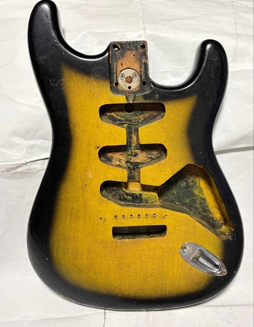 ジャンク品】エレキギターストラトタイプ ボディ＋サーキットその他