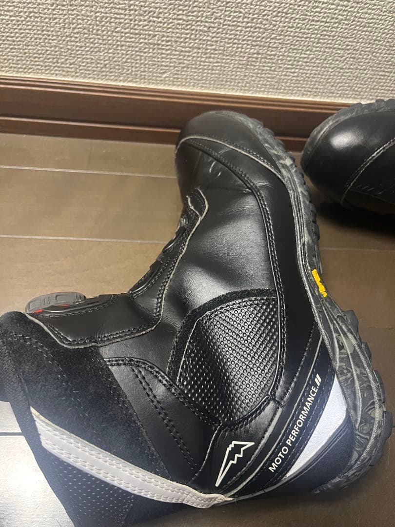 クシタニ　KUSHITANI BOAダイヤル式シューズ、アドーネ　25.5cm