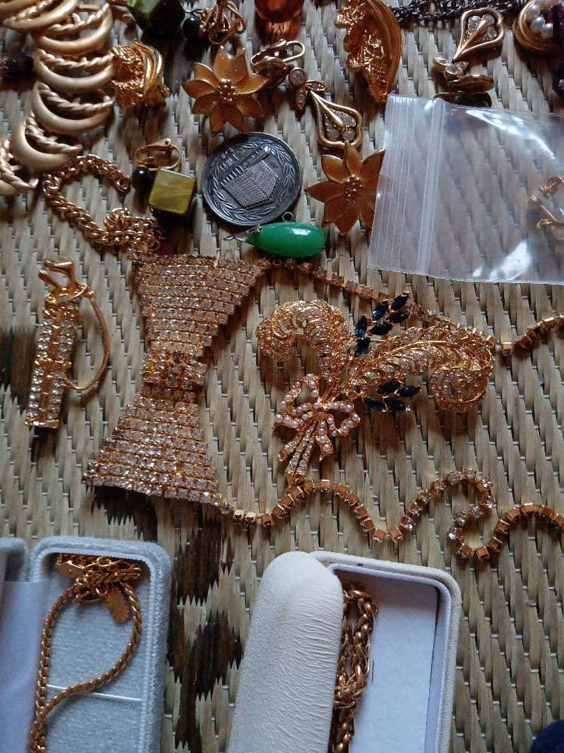 祖母の、遺品 ゴールドチェーンネックレス、ケース付き 数百種類の通販