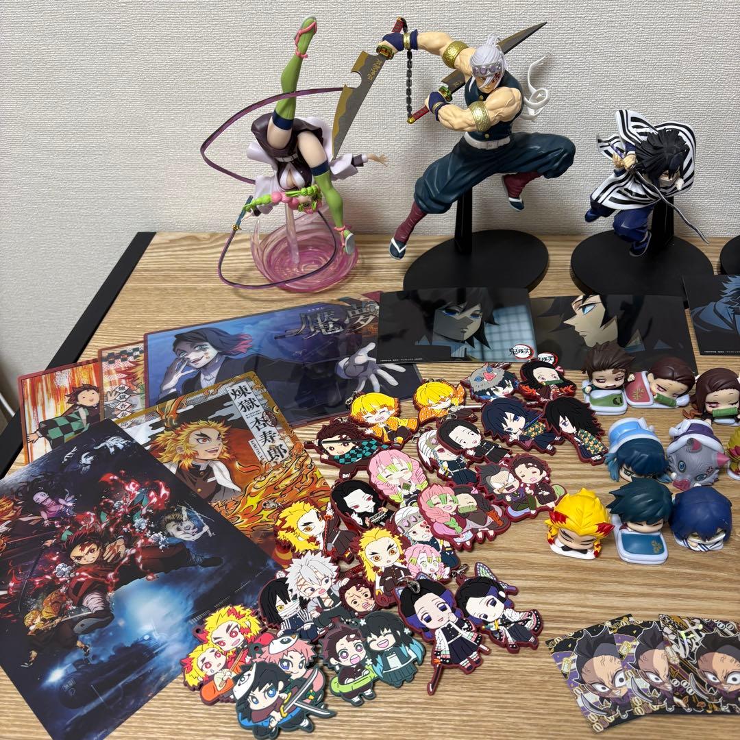 鬼滅の刃 グッズまとめ売り フィギュア カード にふぉるめ - メルカリ