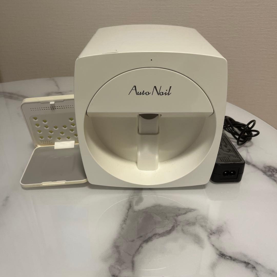 オートネイル(指を入れると好きなデザインが出来る)