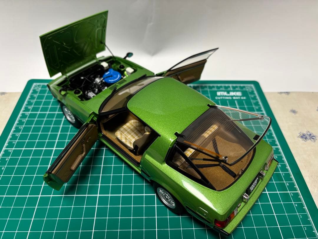 オートアート1/18 マツダ サバンナRX-7(SA22C) - メルカリ