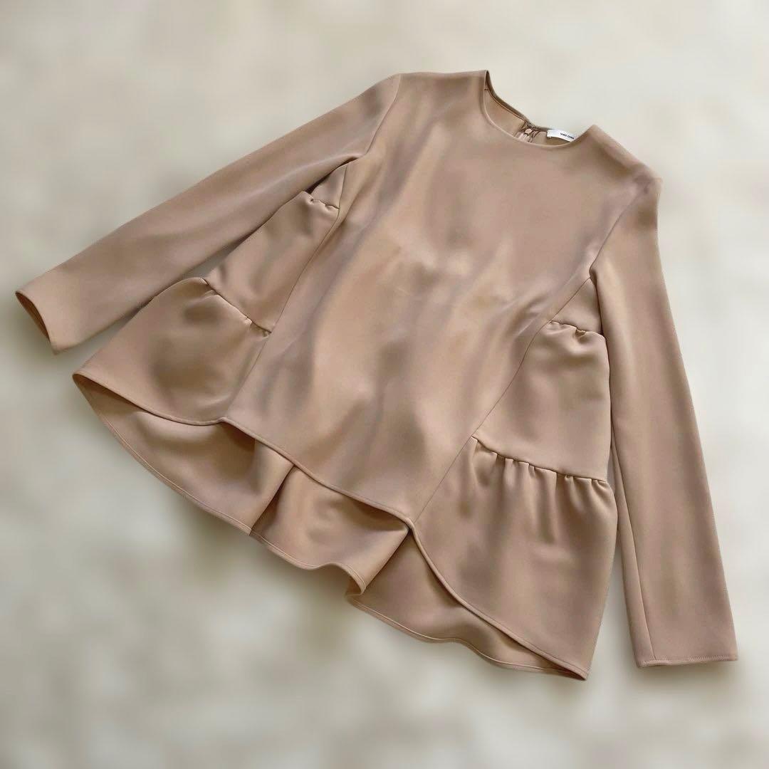 美品】ヨーコチャン バックティアードブラウス ピンクベージュ - メルカリ