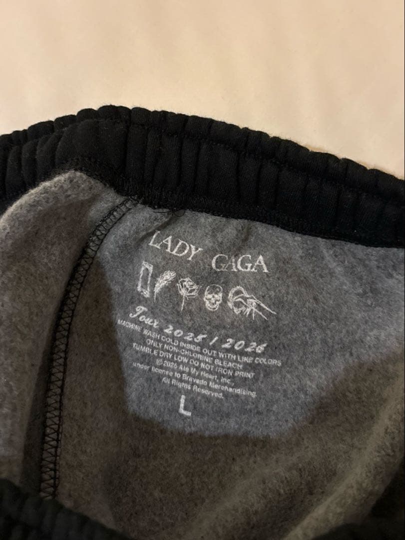 売り切れ商品 レディーガガ MAYHEM スウェットパンツ sweatpant - メルカリ