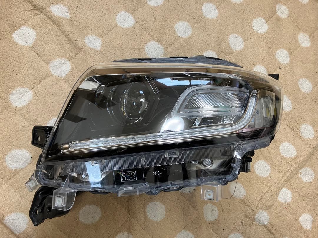 スペーシアカスタム 左ヘッドライト - メルカリ