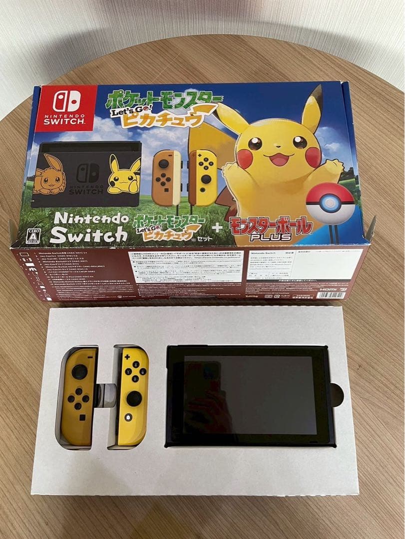 【美品】Nintendo Switch ピカチュウ＆イーブイver イーブイ＆ピカチュウがキュートに見つめる「ポケットモンスター Let's