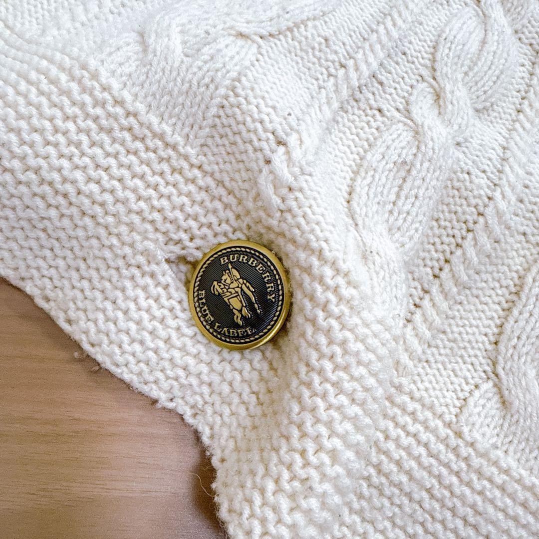 バーバリーブルーレーベル ケーブルニットポンチョ 金ボタン