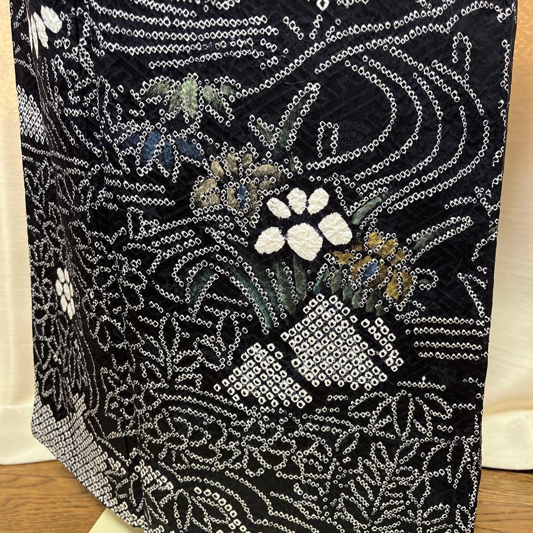 総絞り黒地 茶屋辻総柄の品格ある訪問着 紗綾形と菊蘭の地紋入り