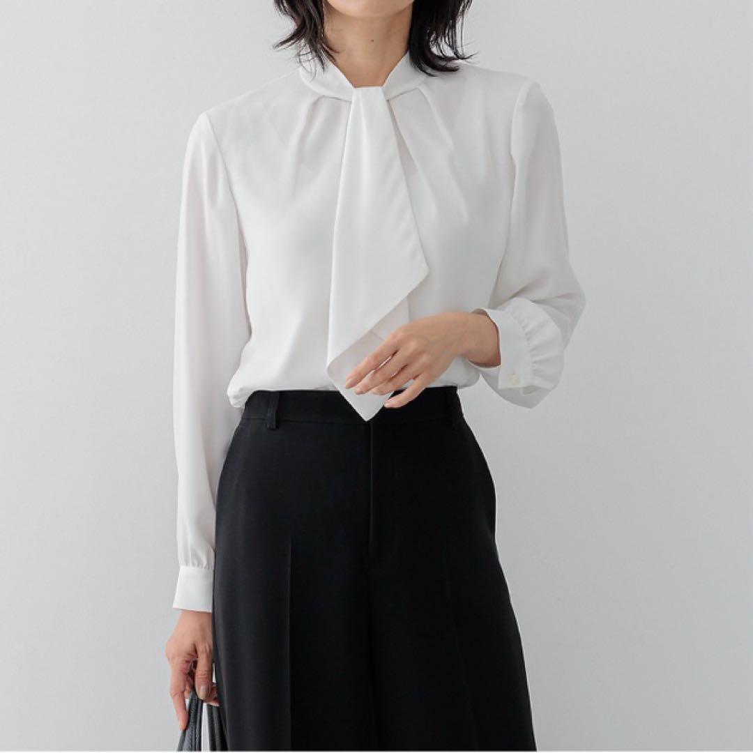 新品未使用タグ付　23区　バックサテンアムンゼン ボウタイ付き 2wayブラウス 23区(ニジュウサンク)の【吸水速乾/UVケア/防シワ性】バックサテン