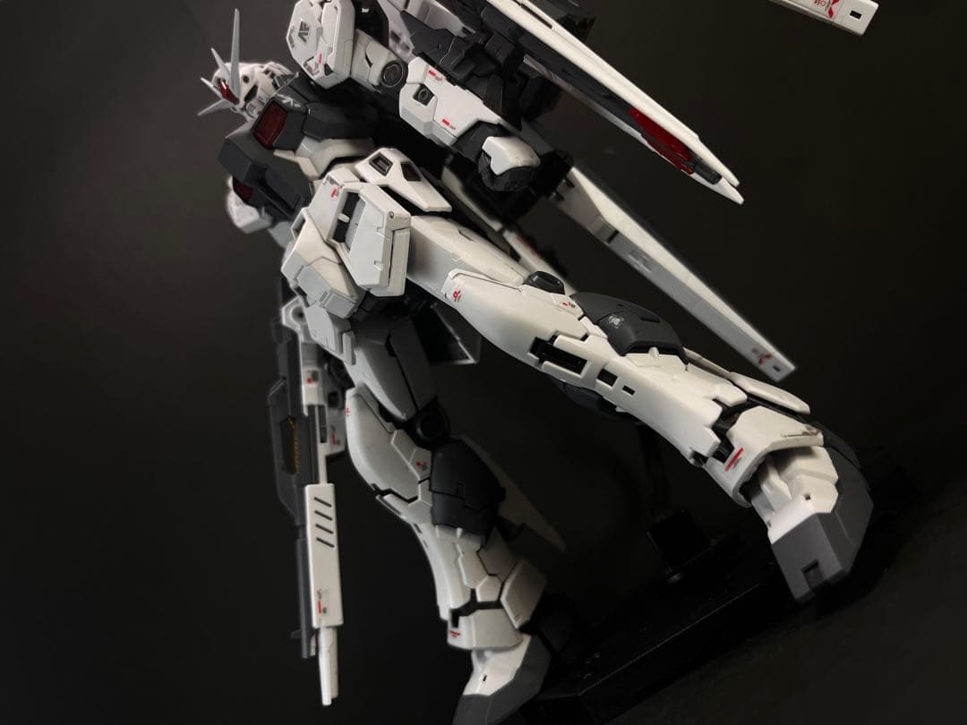 ガンプラ全塗装完成品 RG νガンダム ファーストロットカラー - メルカリ
