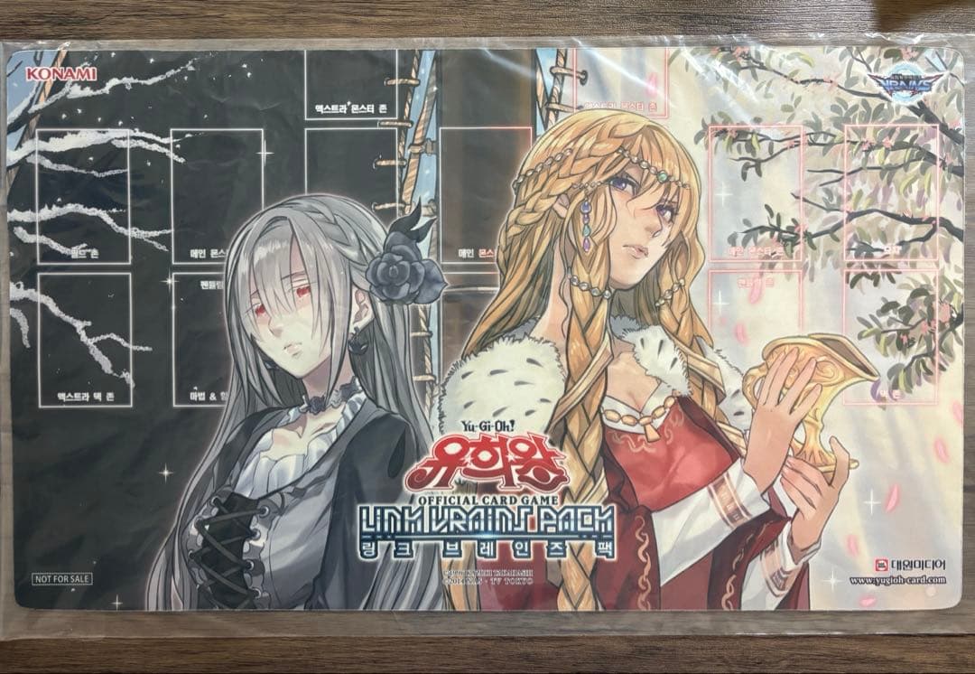 遊戯王韓国公式未開封聖騎士の追想 イゾルデ プレイマット - メルカリ