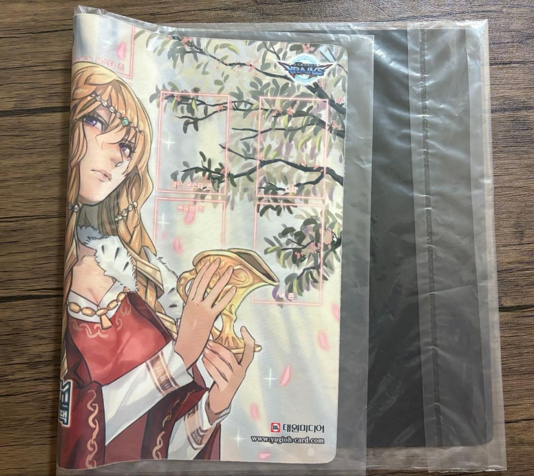 遊戯王韓国公式未開封聖騎士の追想 イゾルデ プレイマット - メルカリ