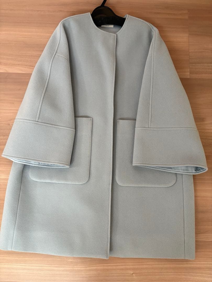 yori ウールノーカラーコート サックス - メルカリ