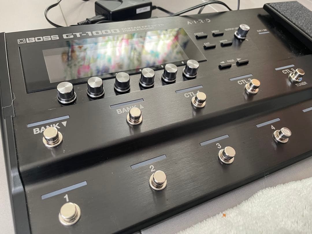 BOSS GT-1000 マルチエフェクター　美品 BOSS GT-1000 初心者、学生おすすめ マルチエフェクター 送料無料
