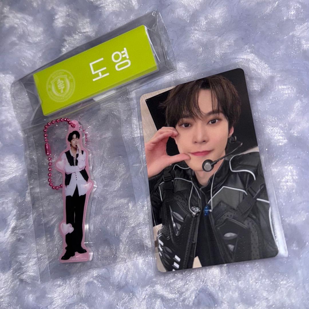 NCT127 ドヨンSMTOWN アクキー ネームバッジ トレカ セット - メルカリ