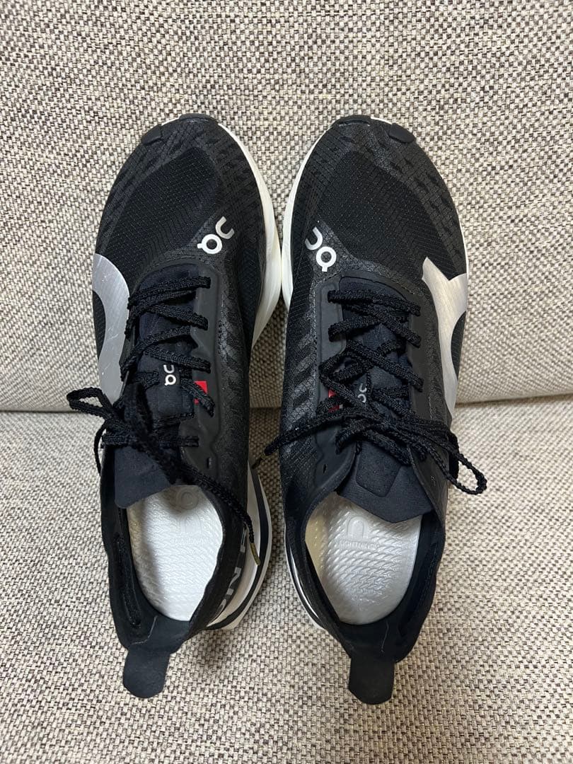 On Cloudboom Strike 25.5cm 黒