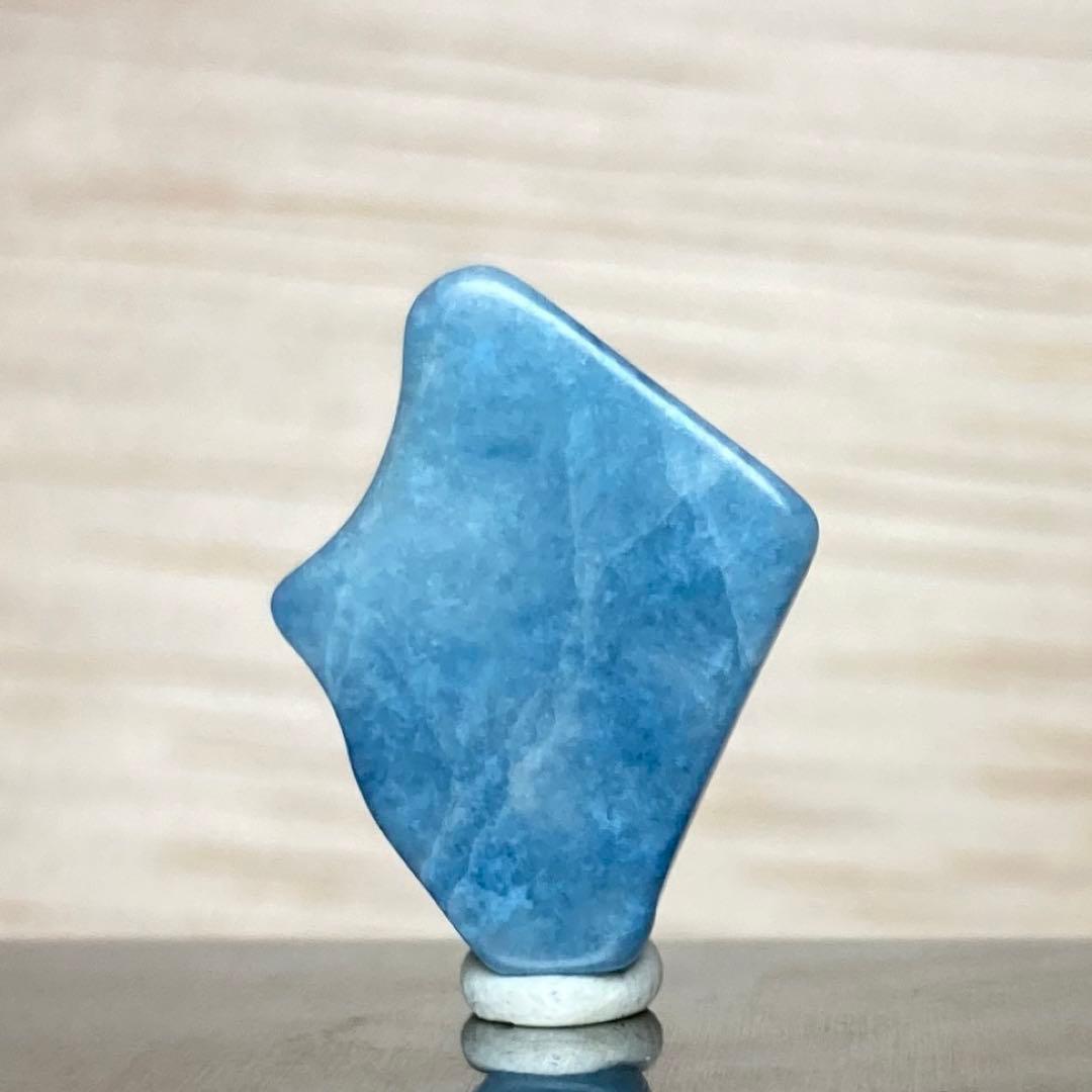 専用品】糸魚川翡翠 入りコン沢 青翡翠 原石 1.5g - メルカリ