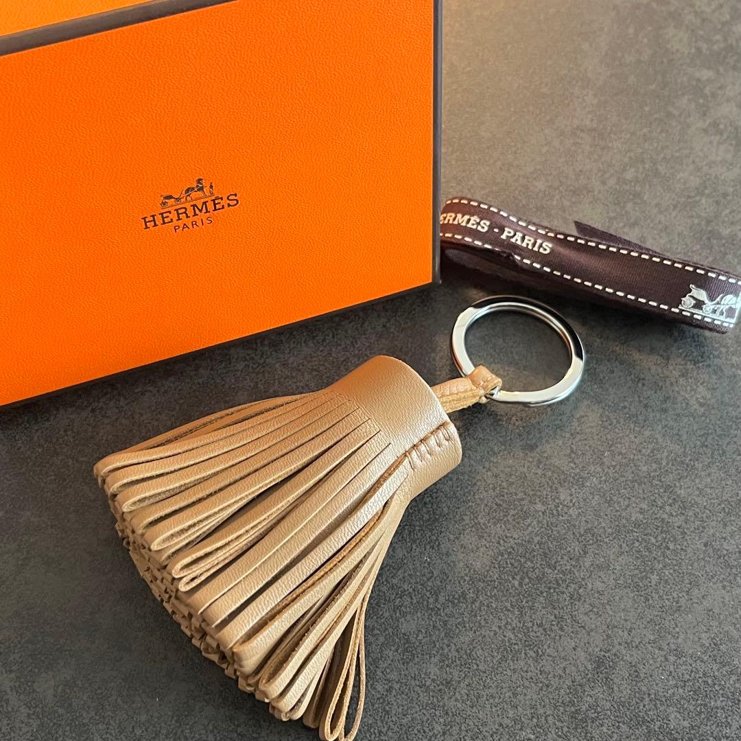 最終値下げ【美品】HERMES エルメスカルメンレザー　タッセル キーリング HERMES（エルメス） キーリング カルメン ウノドス Carmen Unodos