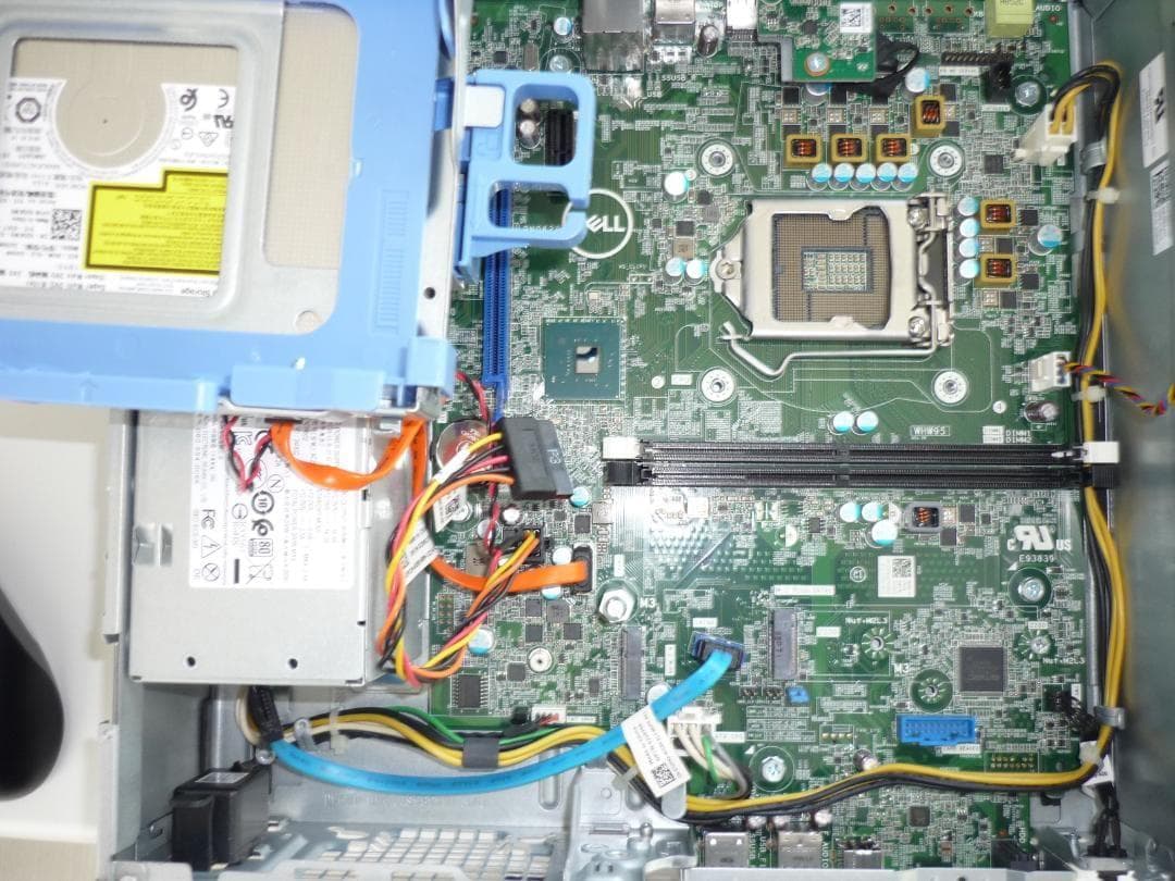 DELLOptiPlex3060 第8世代i3-8100 メモリなし/HDDなし - メルカリ