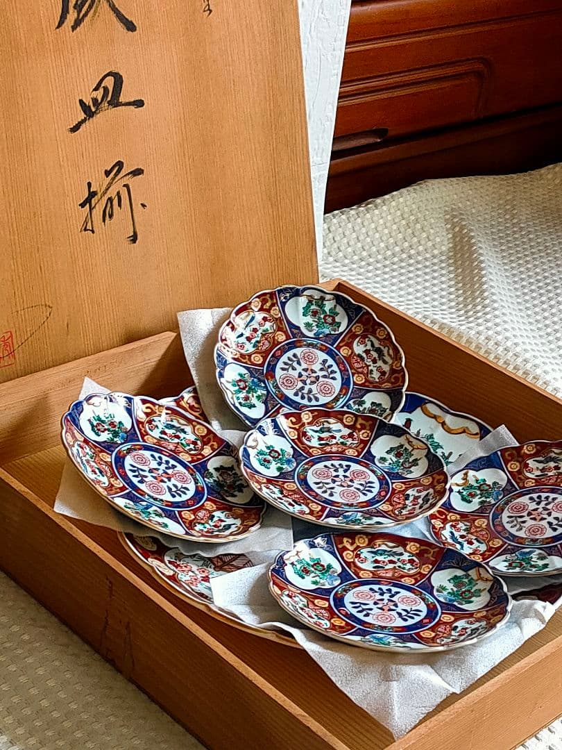 蔵出し 工芸品古伊万里 有田焼 盛皿揃 箱 秀峰作 金彩 絵付 印