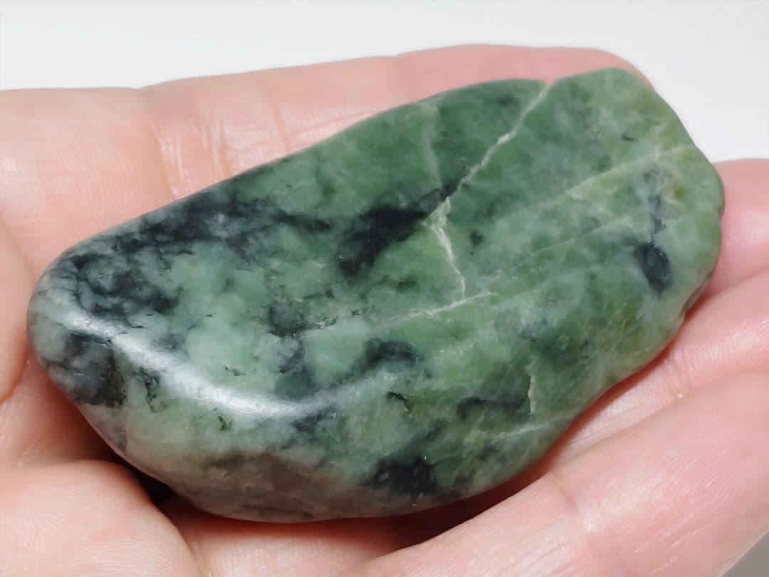 糸魚川166 翡翠 75g ヒスイ 原石 鑑賞石 自然石 誕生石 鉱物 鉱石 鑑別 天然記念物『糸魚川本翡翠原石』10kg - 国内外の優れた伝統工芸品