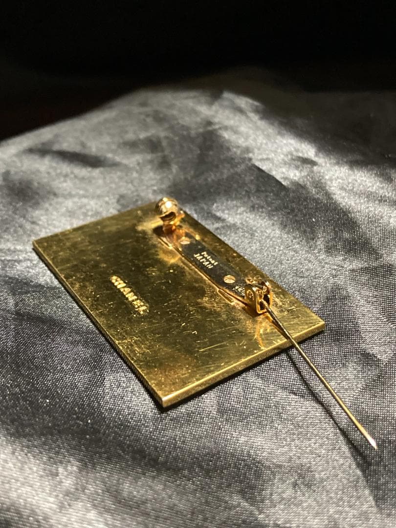 シャネル プレート ブローチ ココマーク ロゴ ゴールド GPの通販はau