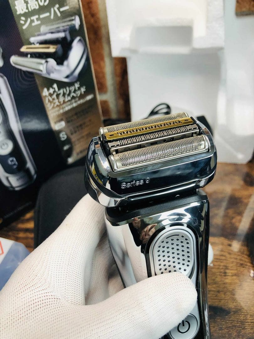 【美品】ブラウン シリーズ9 9375cc -Vメンズ電気シェーバー