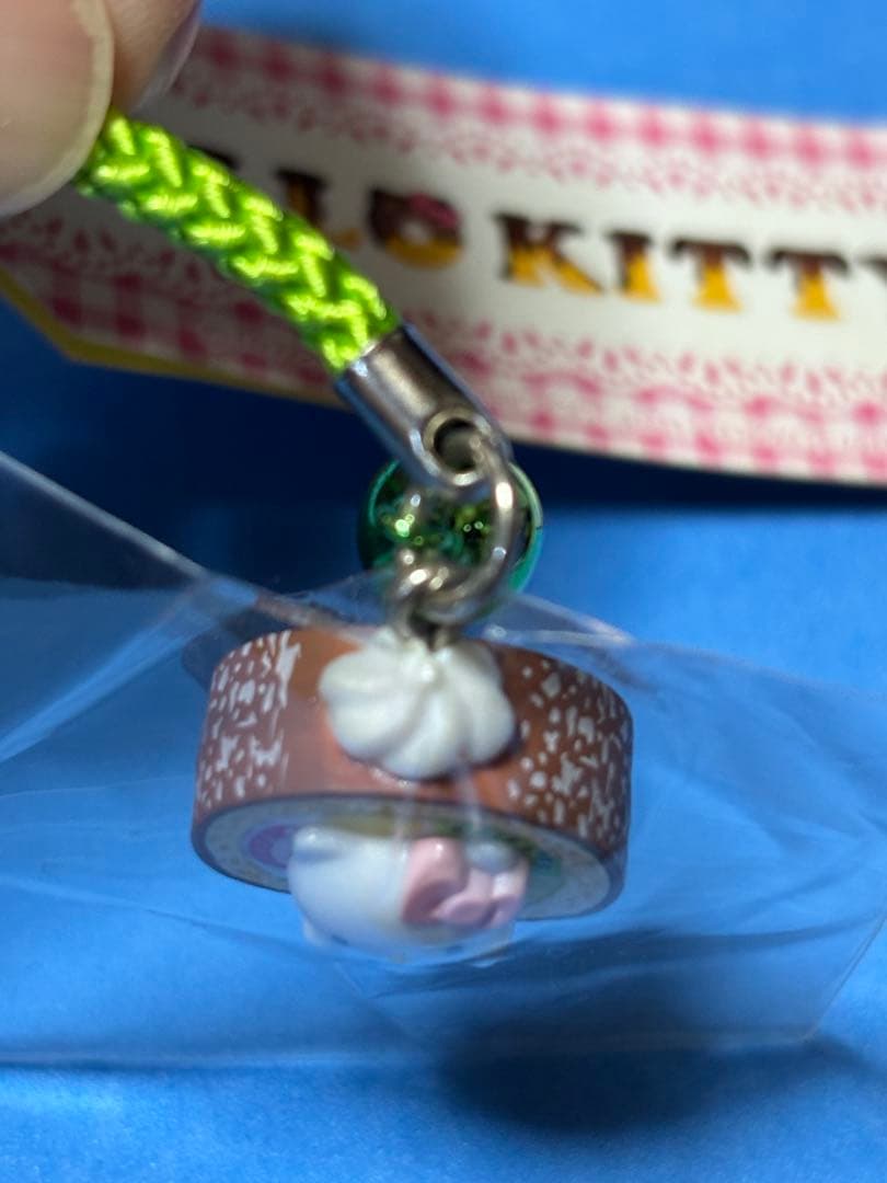 ご当地キティ ロールケーキ ドーナツ 根付け 2点セット - メルカリ