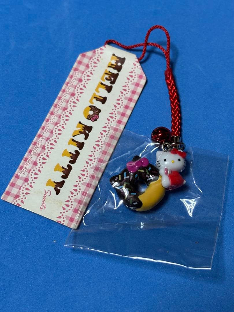 ご当地キティ ロールケーキ ドーナツ 根付け 2点セット - メルカリ