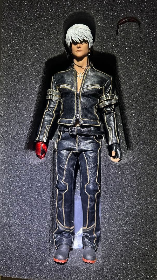 スタイリッシュフィギュア 黒いジャケット - ゲームキャラクター人気