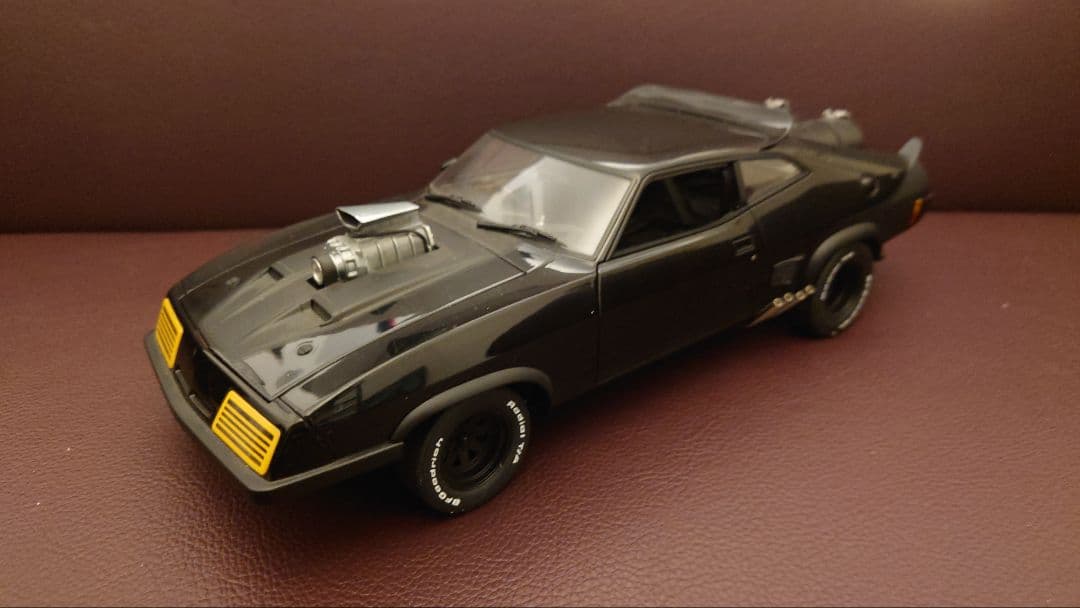 AUTO art MADMAX2 インターセプター 1/18AUTOart マッドマックス2