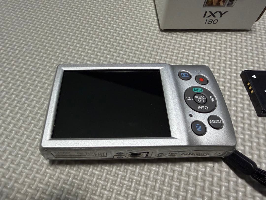 Canon IXY 180 コンパクトデジタルカメラ 本体とバッテリー