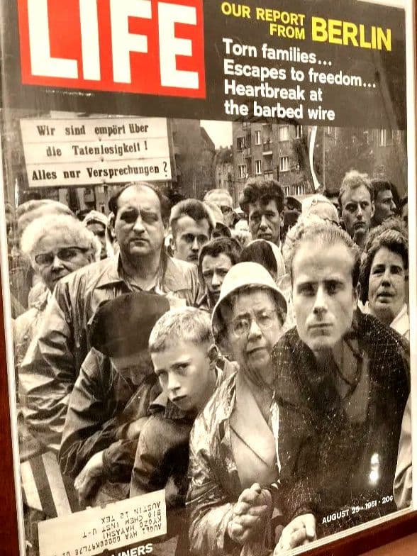 LIFE 誌　ベルリンの壁建設　希少　有名Escapes to freedom LIFE 誌 ベルリンの壁建設 希少 有名Escapes to freedom LIFE 誌