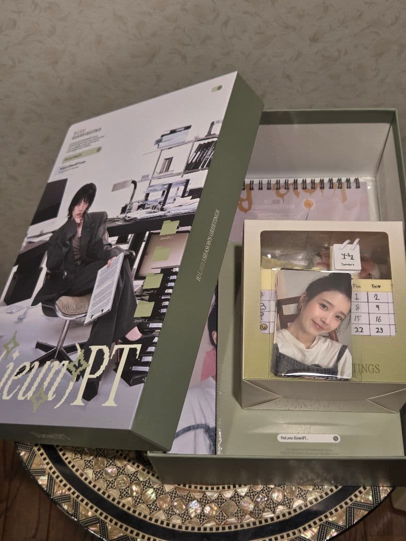 新品IU2026シーズングリーティング 新品IU2026シーズングリーティング