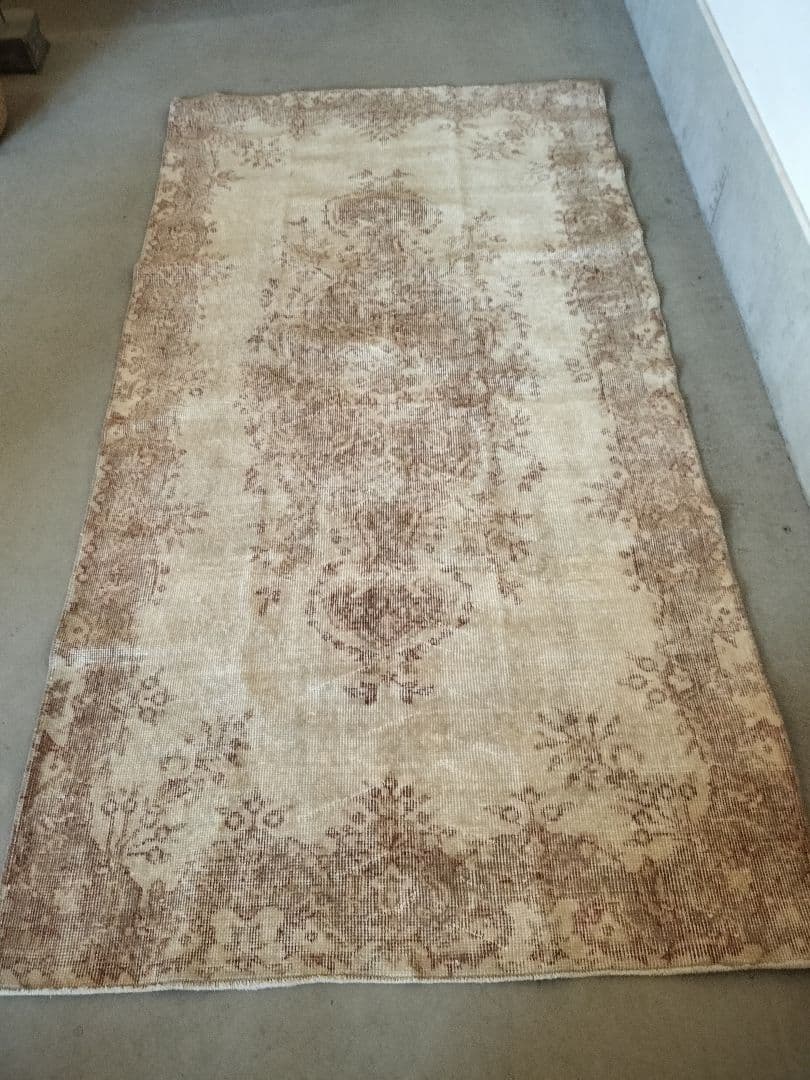 ベージュとミルクティーのヴィンテージラグ 雅姫さんNo.685