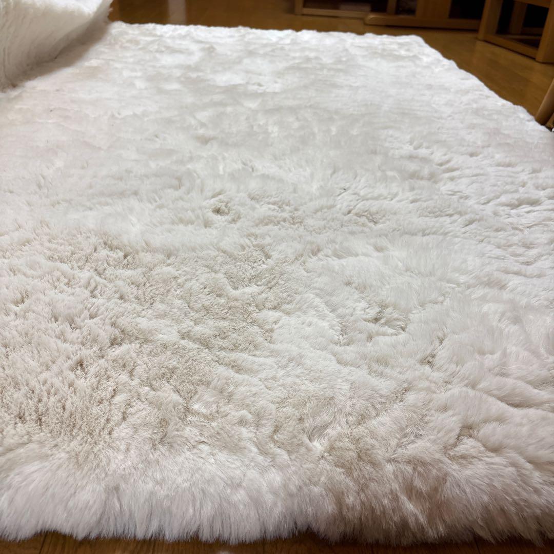 ホワイト フェイクファー ウサギラグ140✖️200 ニトリ】極上の肌ざわり！シリーズ累計販売数42万枚のウサギラグ