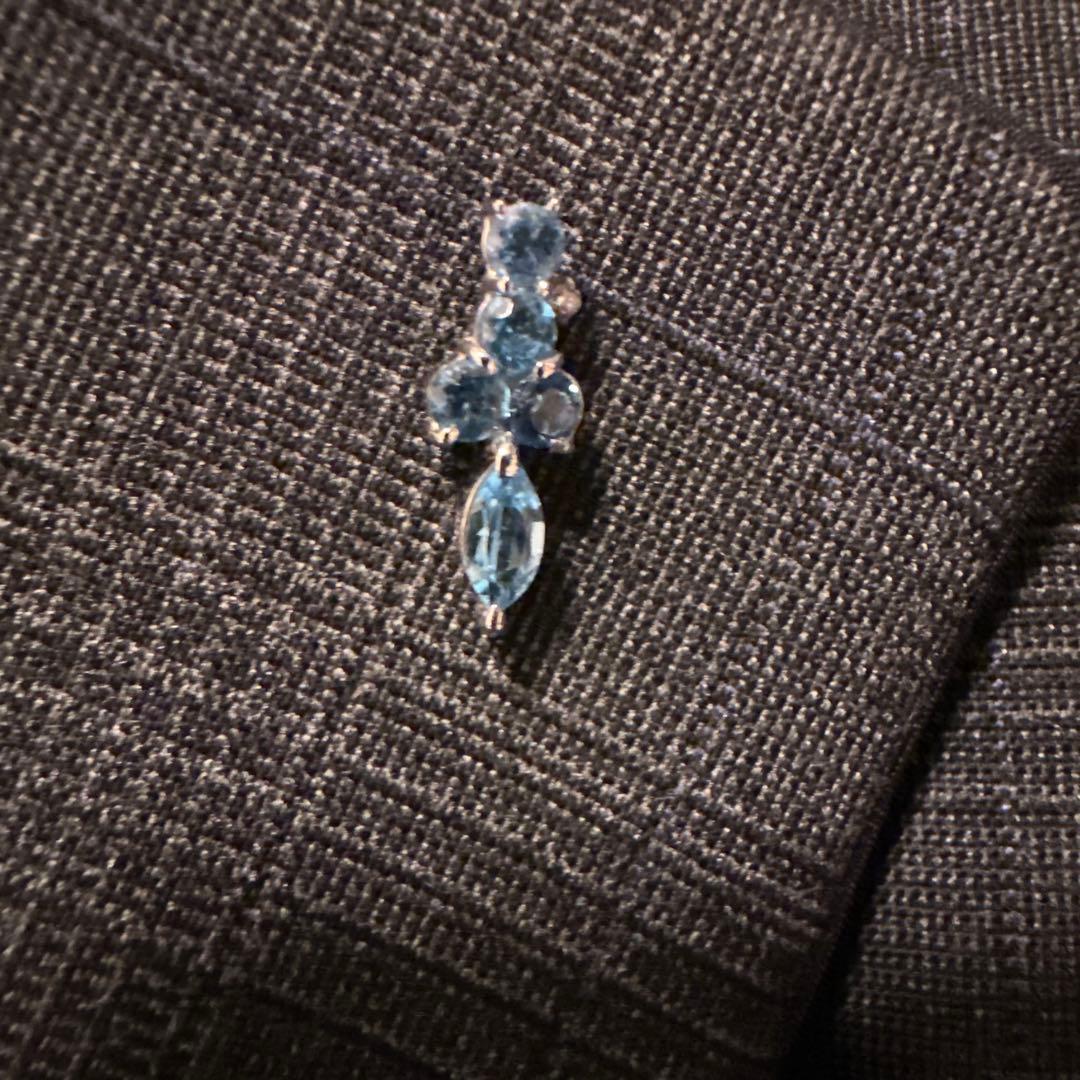 ブルートパーズとダイヤモンド0.01ct？　のピンブローチ K18 Blue Topaz K18WGブルートパーズ ダイヤモンドペントップ (NO.49912