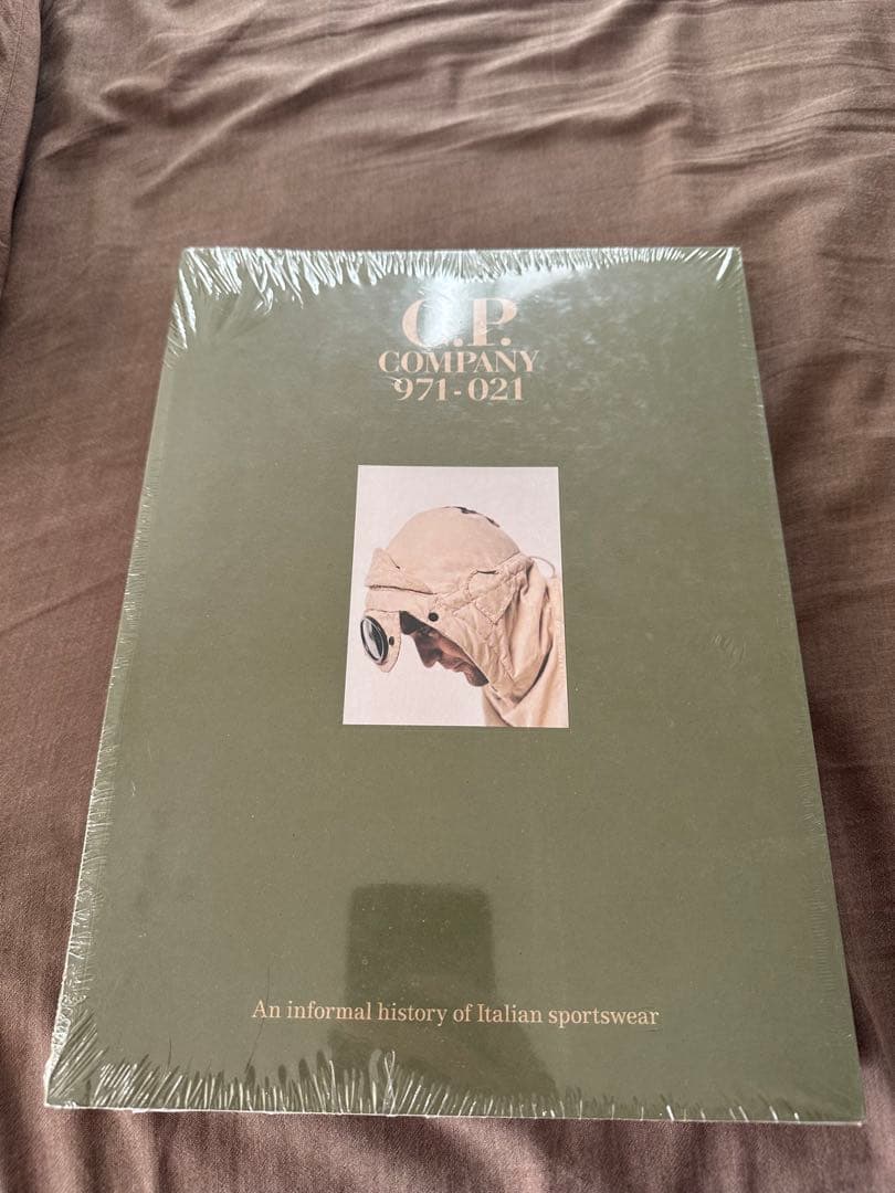 新品】C.P. COMPANY 971 - 021 アート本 - メルカリ