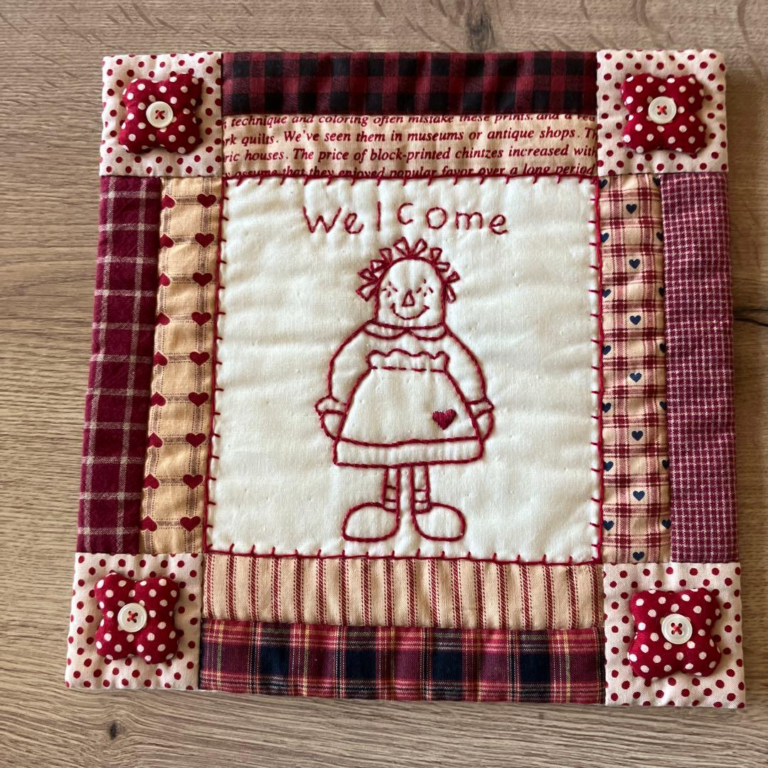 パッチワーク ハンドメイド タペストリー クラフト 刺繍入り 赤白