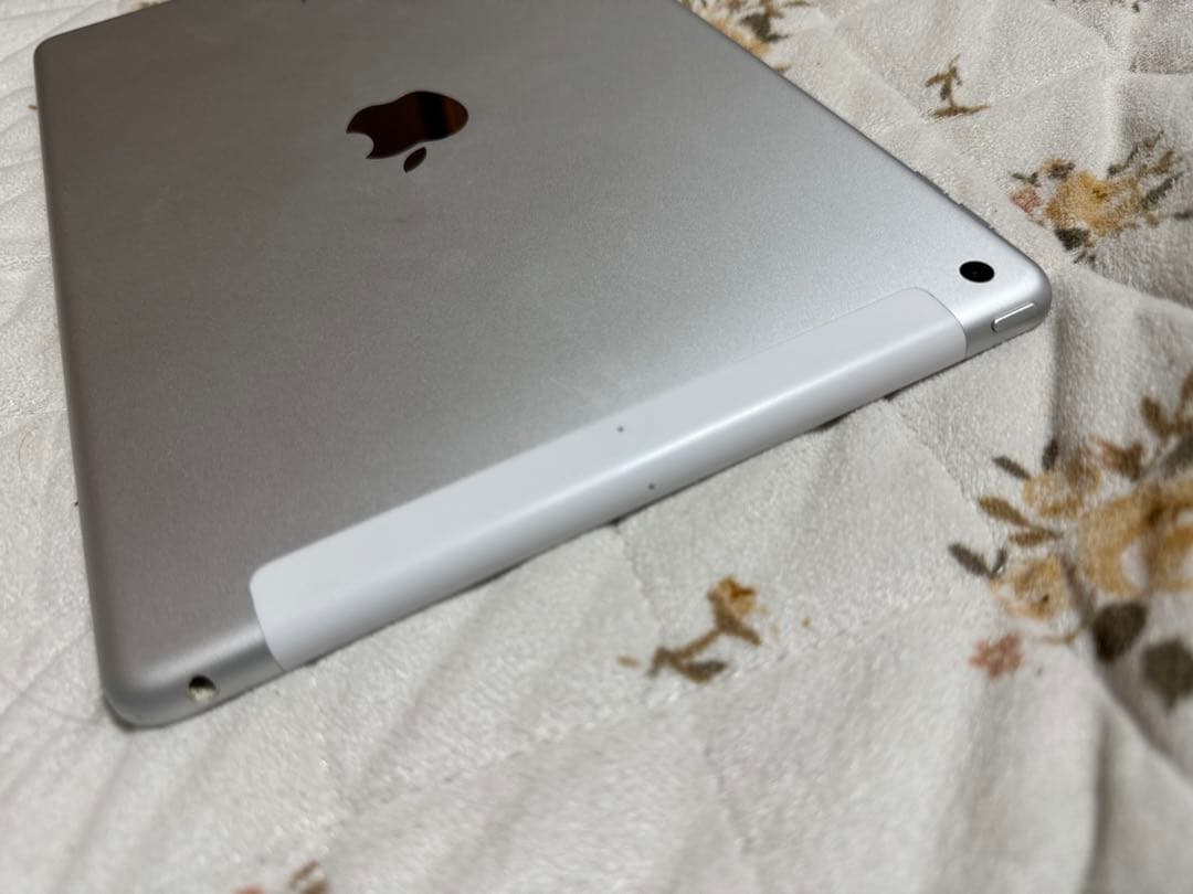 iPad 7th シルバー 32GB - メルカリ