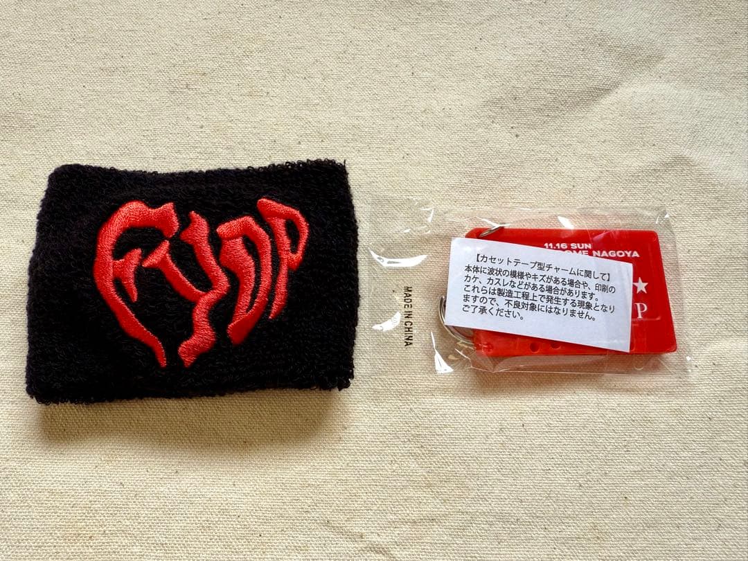 B'z FYOP LIVE GYM ガチャガチャ カセットチャーム リストバンド