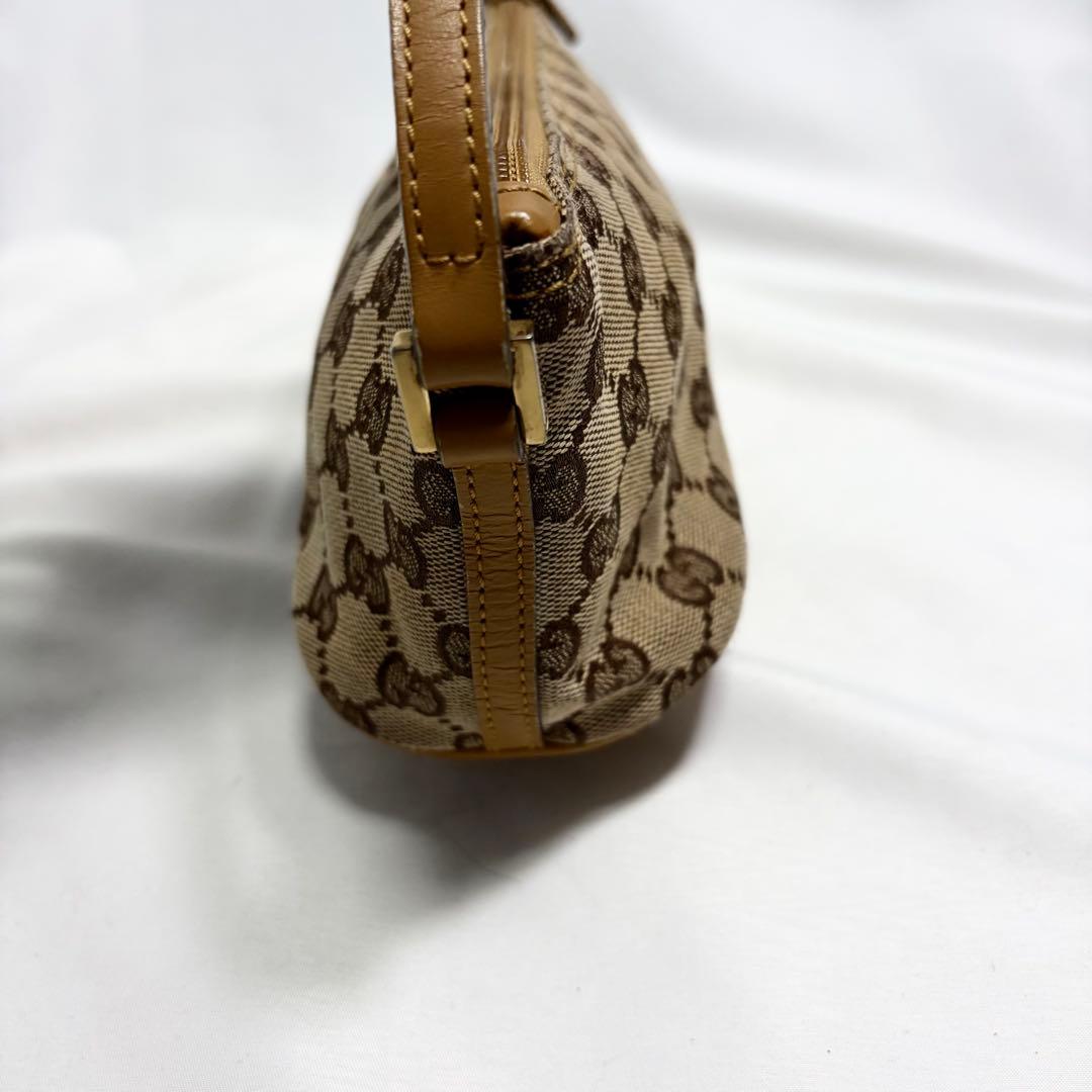 グッチ アクセサリーポーチ GGキャンバス ロゴ プレート 大容量 多機能