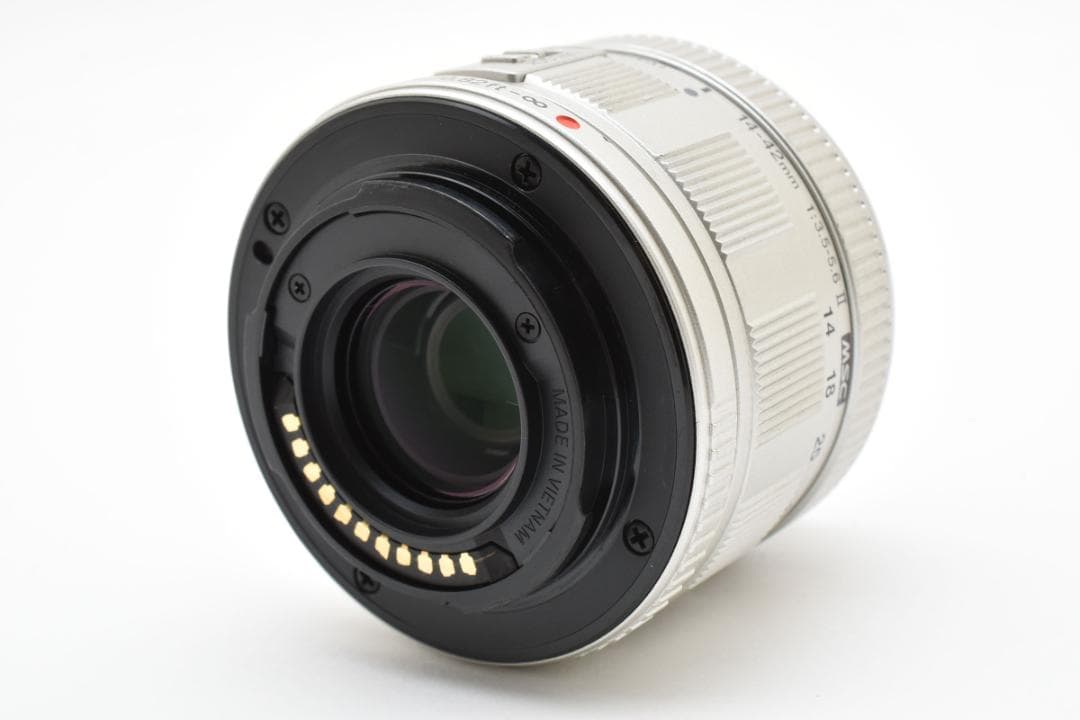 超美品 オリンパス M.zuikoレンズ 14-42 f3.5-5.6 シルバー